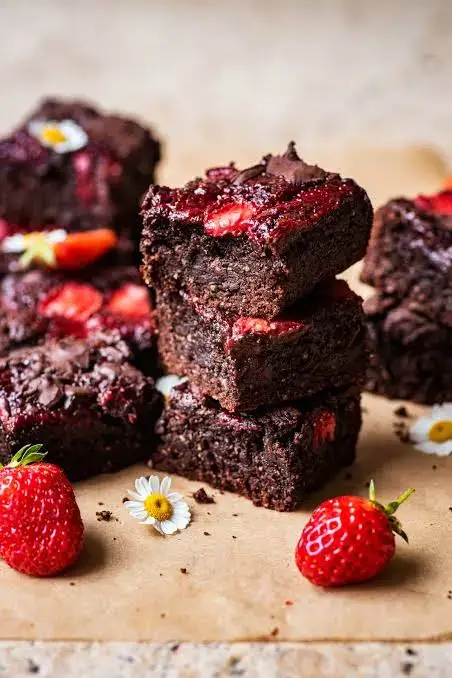 Strawberry Fudge Brownie Karachi